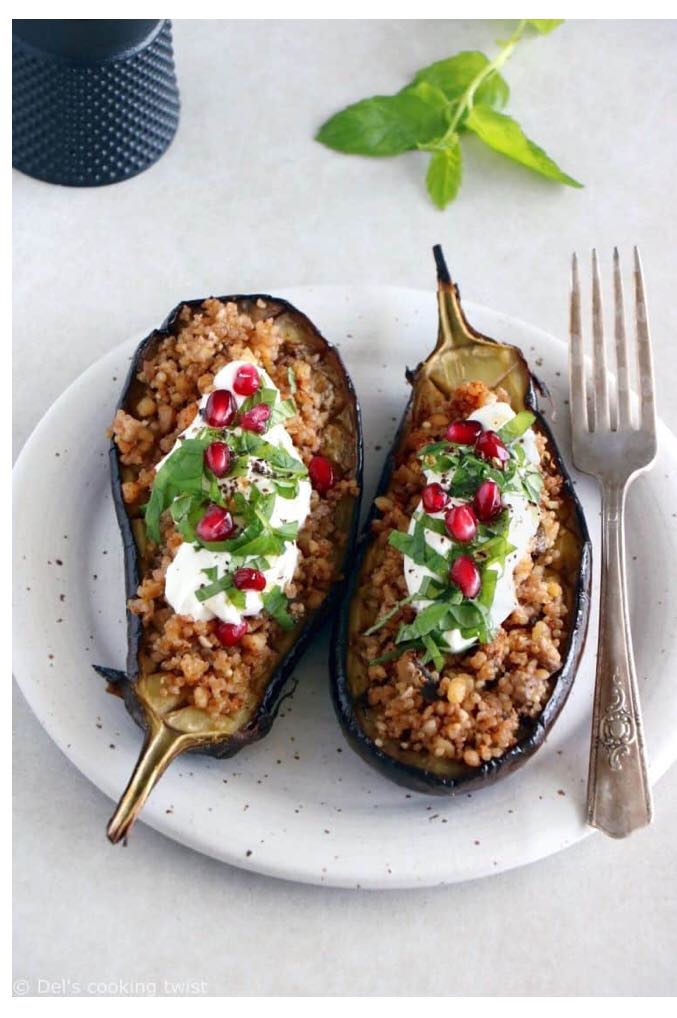 Aubergines farcies au quinoa et sauce au yaourt à la menthe (sans gluten)